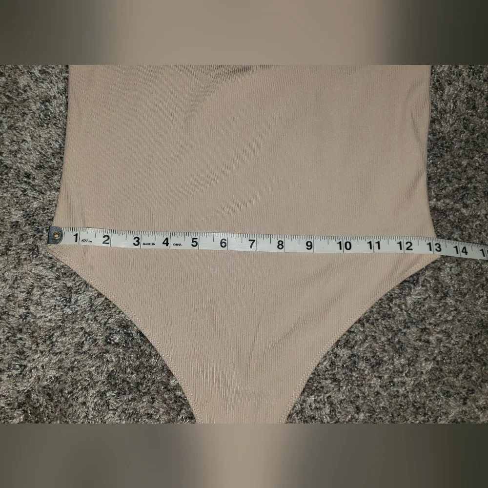 House Of Harlow 1960|NWOT| V-Neck Bodysuit - Picture 4 of 6